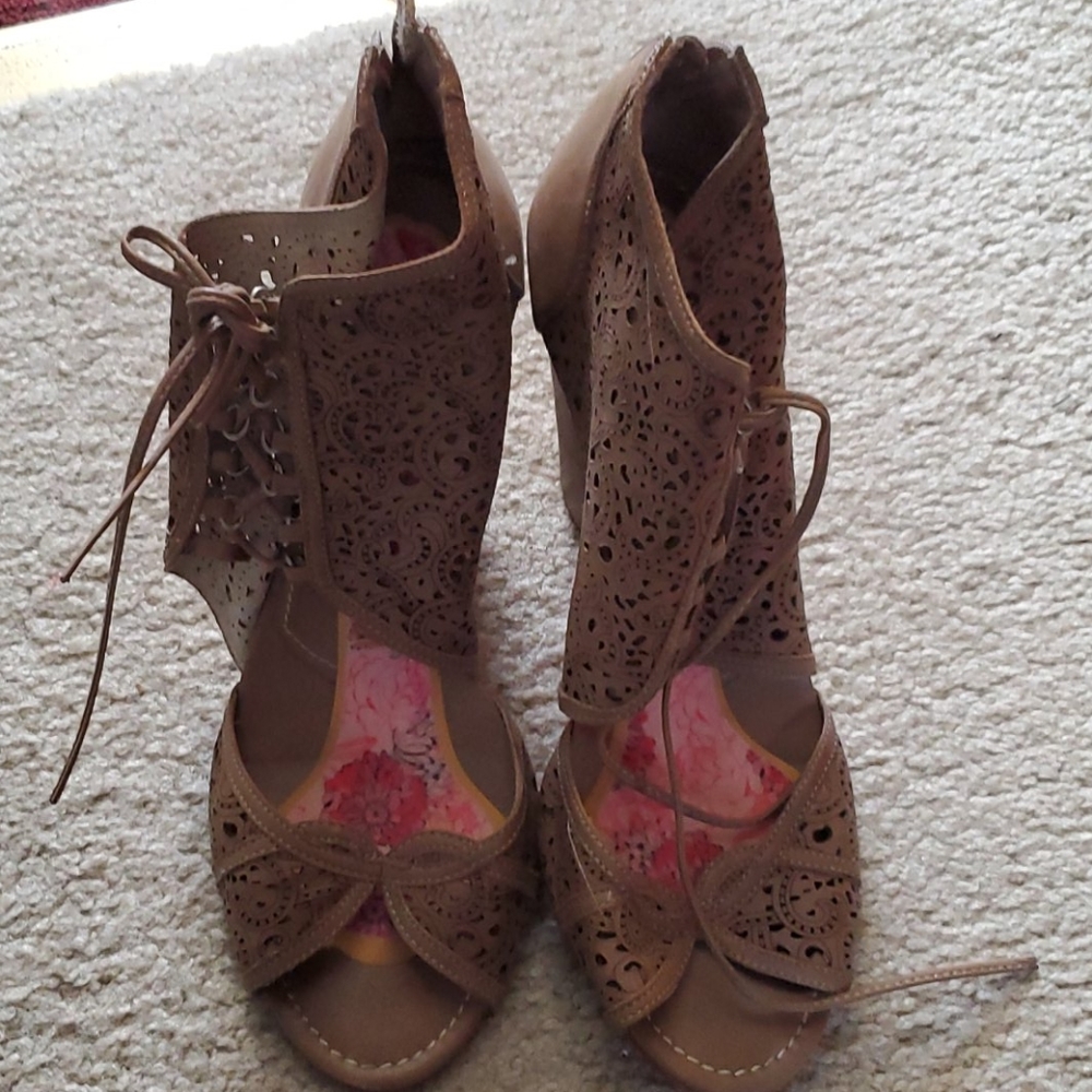 Bernardo Farfalla Heels/Sandals